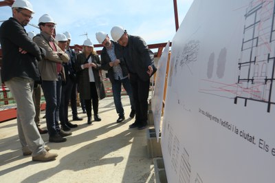 L'alcalde Pueyo i el tinent d'alcalde Postius amb la consellera Garriga, en la visita s'obres al futur Museu d'Art de Lleida.