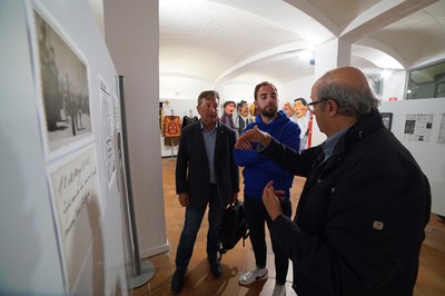 L'exposició mostra un conjunt de fotografies de Manel Torres Tatjé que donen testimoni de l'arribada de la geganta a Lleida..