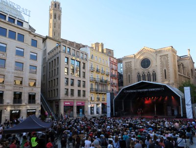 El  festival folklóric de Lleida s'ha fet a la plaça de Sant Joan.