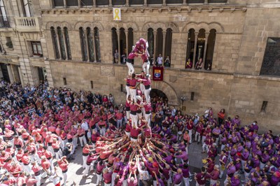 Els Castellers de Lleida s’han acompanyat avui de dos colles que repeteixen a la plaça per festes: la Colla Vella dels Xiquets de Valls i els Moixiga….