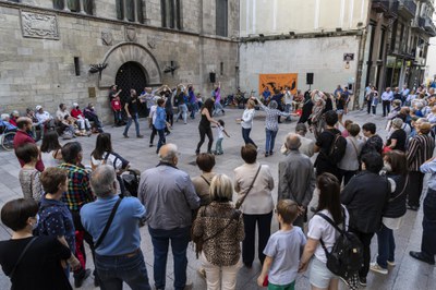 Les danses folk d'arrel més tradicional han tingut el seu espai a la plaça Paeria.