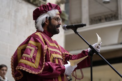 Lectura del Pregó de la vigília, anunciant el dia centra de la Festa Major, demà, diada de Sant Anastasi.