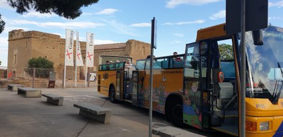 La temporada d’estiu del Bus Turístic de Lleida comença per Sant Joan. El servei uneix els dos turons patrimonials de la ciutat: el turó de la Seu Ve….