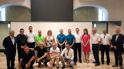 El tinent d'alcalde Paco Cerdà i el regidor Jaume Rutllant han participat a la recepció a les bandes participants a la sala Alfred Pereña.