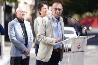El paer en cap, Miquel Pueyo, ha presidit l'acte commemoratiu pels 5 anys de l'1-O, que s'ha fet a la plaça de l'U d'Octubre, a Cappont.