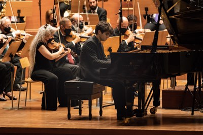 Cecino torna a la capital del Segrià per regalar al públic la interpretació de l’exigent Concert per a piano i orquestra número 1 de Piotr Ilitx Txai….