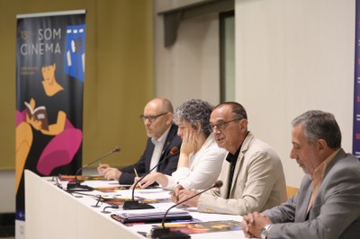 La roda de premsa de Som Cinema, presidida per l'alcalde de Lleida, Miquel Pueyo..