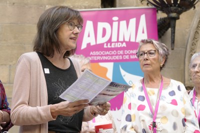 La tinent d'alcalde Montse Pifarré ha llegit el manifest d'enguany del Dia internacional del càncer de mama.