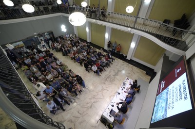 Els assistents han omplert la sala Alfred Perenya de la Regidoria de Cultura..