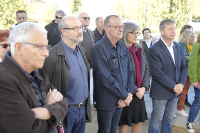 L'alcalde i els regidors de la Paeria amb els representants de l'Amical de Mauthausen.