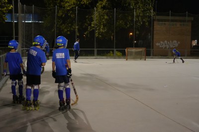Entrenament d'equips de la base del Club Lleida Llista d’hoquei patins a la pista exterior del pavelló municipal Onze de Setembre, finalitzades les o….