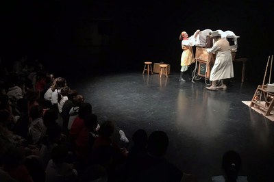 Espectacle familiar “Una carretada de contes”, amb La Guilla Teatre, en la Teatrada de l’Aula pels seus 41 anys.