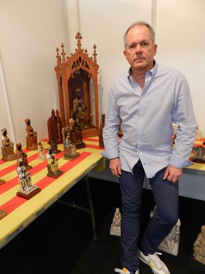 El col·leccionista Josep M. Sabartés ha exposat la mostra de 88 figures de la Mare de Déu de Montserrat.