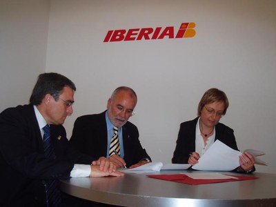 Ros i Bergés han signat un conveni de col·laboració amb Iberia.