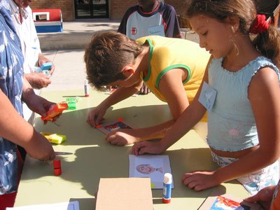 Activitats de dibuix i pintura al casal d'estiu Remolins.