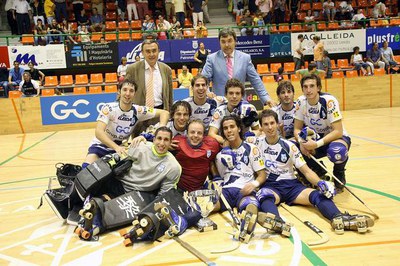 L'alcalde amb la plantilla durant la celebració.