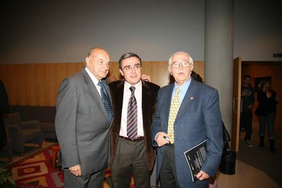 Víctor Torres i Josep Vallverdú, dues persones importants per als premis literaris (a la foto, amb l'alcalde de Lleida).