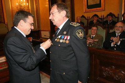 L'insepctor en cap, Agapito Astudillo, ha rebut la Medalla de Santa Cecília amb distintiu blanc per mèrits professionals.