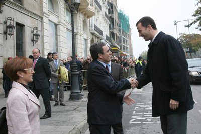 El paer en cap ha rebut el Príncep a la seva arribada a la Paeria.