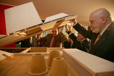 La nova maqueta de l'edifici, realitzada pel gabinet d'arquitectes Mecanoo, permet visualitzar com serà el nou Teatre- Palau de Congressos de Lleida..