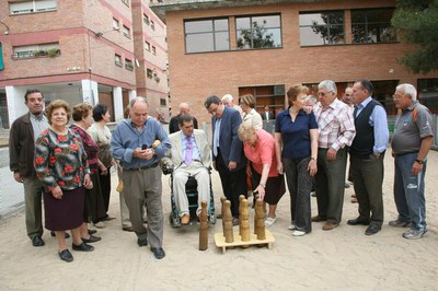 La gent gran i la seva qualitat de vida  van ser també prioritaris per a Villafañe.A la imatge, amb els membres de la llar de jubilats de La Mariola..