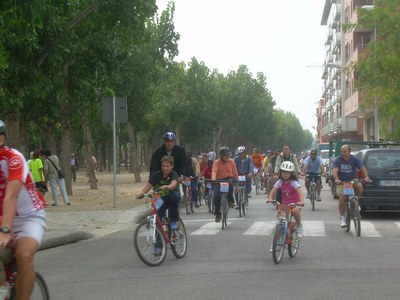 L'alcalde, a l'arribar al Parc de la Mitjana.