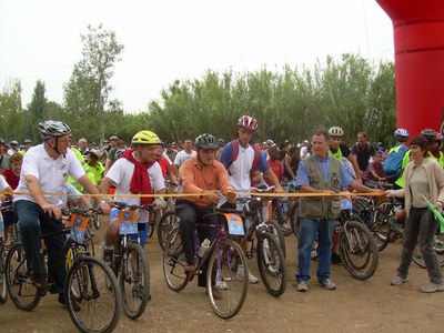 Un miler de persones han participat a la pedalada.