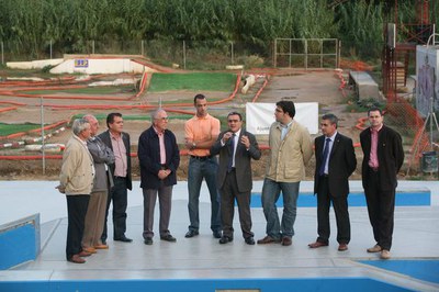 L'alcalde ha animat els skaters de la ciutat a fer ús de la instal·lació.