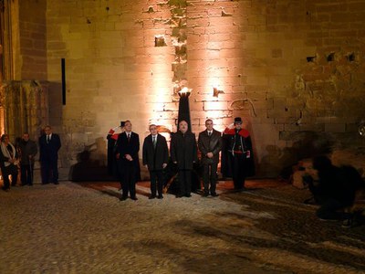 Les autoritats han fet una ofrena floral a la memòria dels caiguts en la defensa de Lleida l’any 1707.