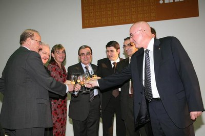 Brindis de tots els membres que formen el consorci i la directora del Museu.