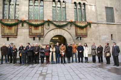 La tinent d'alcalde, Marta Camps, ha presidit la concentració a l'Ajuntament de Lleida.