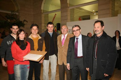 L'alcalde ha participat en el lliurament de distincions, consistents en una obra de l'artista lleidatà Víctor Pérez Pallarés. En aquest cas, als espo….