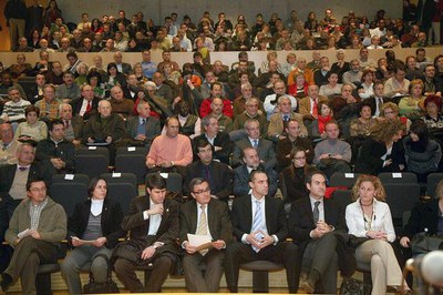 Representants de 180 entitats de la ciutat han participat en l'acte, celebrat a l'Auditori..