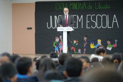 L'alcalde Larrosa ha destacat que l’escola Minerva de Balàfia és un actiu important a la ciutat en l’objectiu del progrés educatiu..