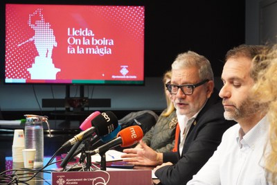 El paer en cap, Fèlix Larrosa, ha fet balanç de la campanya de Nadal, companyat de les tinentes d'alcalde Begoña Iglesias i Cristina Morón, i dels regidors Xavi Blanco i Pilar Bosch..