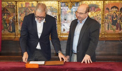 El president de FECOM, Rafael Oncins, ha signat a Paeria el conveni per col·laborar en el desenvolupament econòmic i social de Lleida..