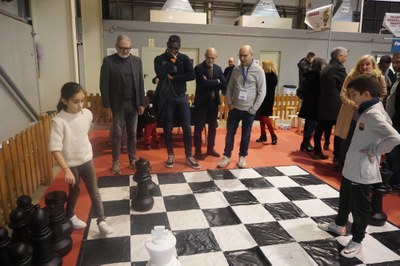 L'oferta de Cucalòcum i Cucaesport inclou activitats variades, com els escacs..