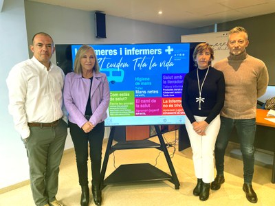 La regidora de Salut Pública, Anna Miranda, i Mercè Porté i Miquel Àngel Calderó, presidenta i vicepresident  del Col·legi, han presentat aquesta iniciativa.
