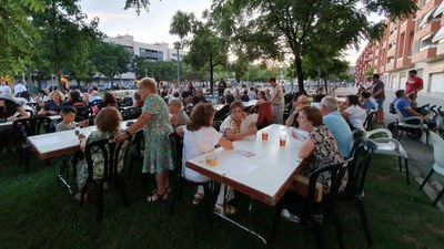 Unes 200 persones han assistit a la celebració que s'ha dut a terme a la Plaça Maria Aurèlia Capmany.