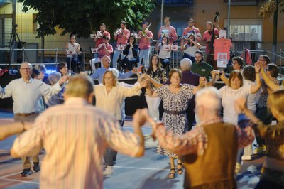 La ballada de sardanes, a càrrec de l’agramuntina Cobla Vents de Riella, s'ha fet a la Pista de la Panera.