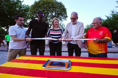 El Club Petanca La Bordeta ha estrenat nou enllumenat en el marc de la seva festa major.