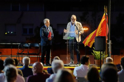 L'alcalde, Fèlix Larrosa, durant el parlament del pregó de la Festa Major de Ciutat Jardí-Arborètum.