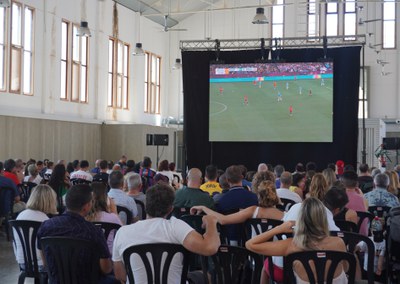 Unes 250 persones s'han passat pel Mercatl de Pla per veure el partit de la selecció espanyola femenina de futbol en la final del Mundial contra Angl….