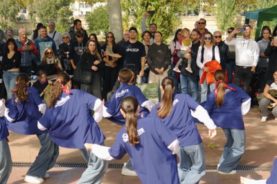 Els i les joves de Dancescape han presentat un dels seus treballs.