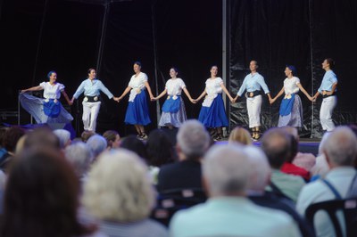 La Trobada d'esbarts ha fet passar una tarda de música i dansa tradicional al públic assistent.