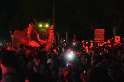 El Marraco ha estat la primera bèstia de foc en desfilar per l'avinguda.