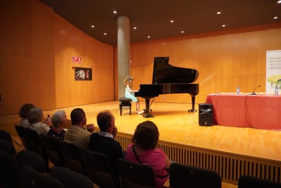 Breu actuació pianísitca d'Arlet Pascual, del Conservatori i Escola de Música Municipal de Lleida, en la presentació aquest dilluns del 4t concurs Ri….
