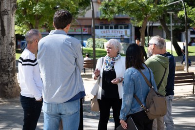 La tinenta d’alcalde i regidora del Clot, Carme Valls, ha visitat aquest matí els treballs de neteja intensiva.