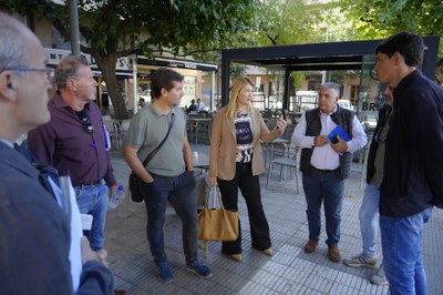 La tinent d'alcalde Begoña Iglesias ha visitat els treballs que s'estan fent del Barri a Barri a Universitat-Escorxador..