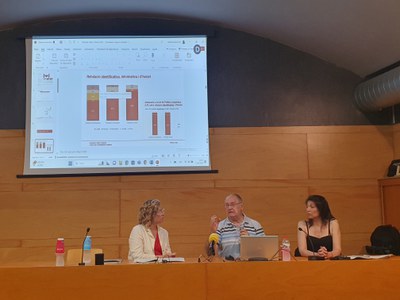 Pilar Bosch, regidora de Cultura, Albert Fabà, responsable d'anàlisi i avaluació del CPNL, i Balbina Escolà, directora del CNL de Lleida, durant la presentació.